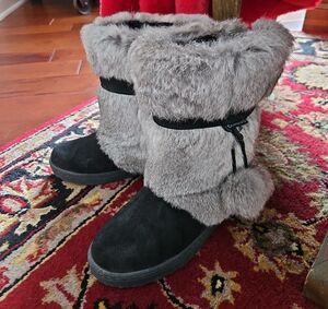 BearPaw Black and Tan Winter Boots